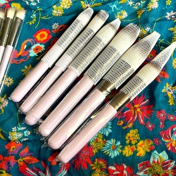 Brand New Set of Makeup Brushes Glass Jar of Beauty Blenders Lipstick Holder - Picture 4 of 16